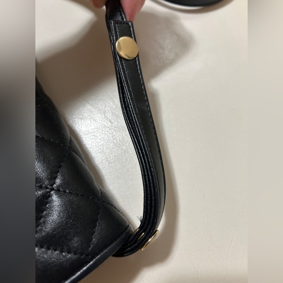 Charter Club quilted crossbody bag - Picture 4 of 5